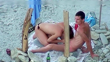 Couple spied on camera at the beach she does a great blowjob