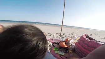 Sexy Voyeur Captures Steamy Beach Blowjob With His Girl