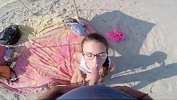 Sexy Voyeur Captures Steamy Beach Blowjob With His Girl