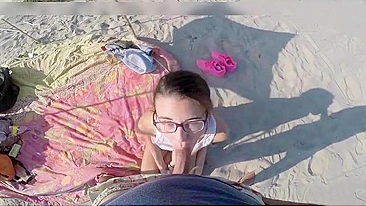 Sexy Voyeur Captures Steamy Beach Blowjob With His Girl