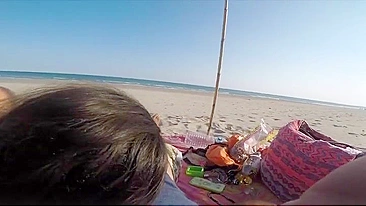 Sexy Voyeur Captures Steamy Beach Blowjob With His Girl