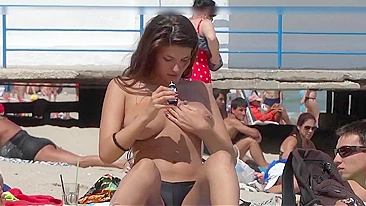 Busty Young Amateur's Beach Day In Voyeuristic Topless Scene