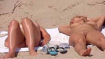 Two Sexily Naked Ladies Secretly Filmed At The Beach