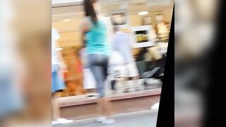 Candid Video Girl with Hot Ass in Yoga Pants Filmed on Street