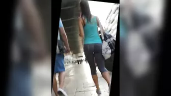 Candid Video Girl with Hot Ass in Yoga Pants Filmed on Street