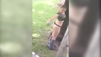 Sexy And Shamelessly Daring, The Nude Girl Flaunts Her Curves In The Park!