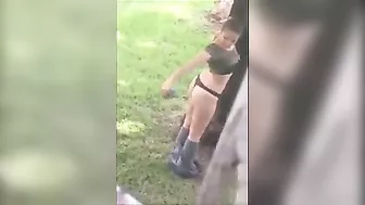 Sexy And Shamelessly Daring, The Nude Girl Flaunts Her Curves In The Park!