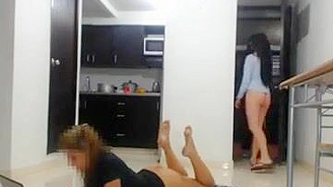 Daring Girls Daringly Flashing Their Nude Bodies To The Delivery Guy