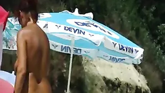 Smutty Peeping At Beach On Shamelessly Nude Mature Temptress