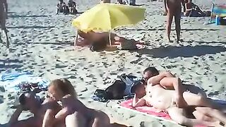 Voyeur Swinger Beach Sex and Blowjob in Public