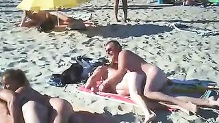 Voyeur Swinger Beach Sex and Blowjob in Public