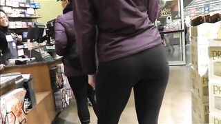 Sultry Woman With Juicy Ass Flaunting In Tight Yoga Pants Secretly Filmed!