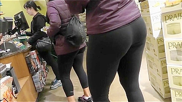 Sultry Woman With Juicy Ass Flaunting In Tight Yoga Pants Secretly Filmed!