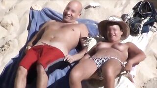 Nude amateur couple fucking on the beach is spied on camera