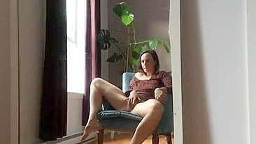 Sultry Home-Alone Mommy Masturbates With Abandon, Seeking Ecstasy