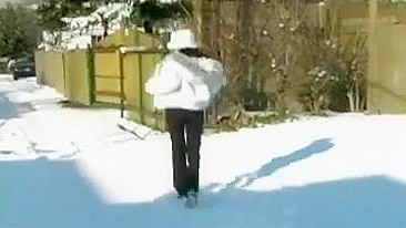 Enjoy Sultry Teen's Winter Outdoor Blowjob With Hot Steamy Climax