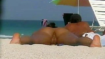 Voyeur camera naked pussy filmed at the beach