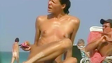 Voyeur camera naked pussy filmed at the beach