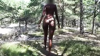 Slinky, Ebony Goddess Struts On The Sizzling Sand!