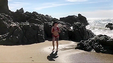 Horny Wife's Hot Blowjob At The Beach