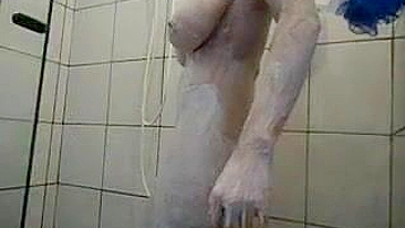 Spy Camera Naked Woman Filmed in the Shower