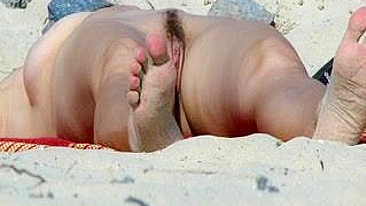 Beach-Set: Sultry, Naked, Hairy, Pussy