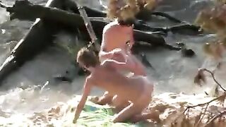 Spying on Beach Filming Amateur Couple Making Sex Unaware