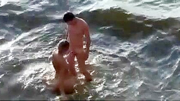Spying on Beach Filming Amateur Couple Making Sex Unaware