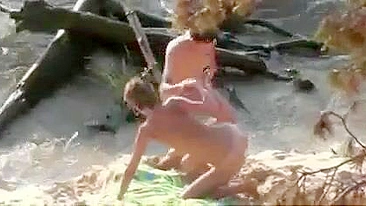Spying on Beach Filming Amateur Couple Making Sex Unaware