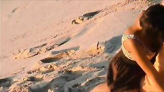 Real Voyeur Video Couple Caught Fucking on an Empty Beach