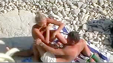 Naked Couple Caught Fucking on the Beach by Voyeur Camera