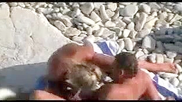 Naked Couple Caught Fucking on the Beach by Voyeur Camera