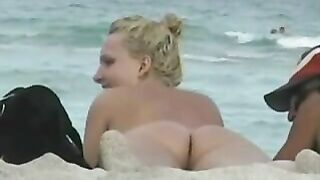 Voyeur Video Naked Pussy Bums at the Beach