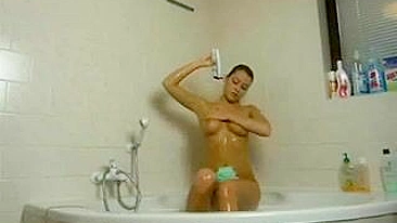 Super Hot Naked Pussy Showering Her Perfect Body on Camera