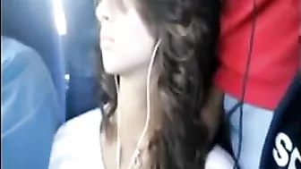 Hot Girl Dick Flashed in the Bus