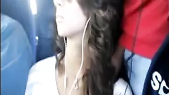 Hot Girl Dick Flashed in the Bus