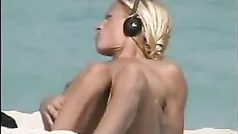 Pervy Cam At Beach Films Nude Chicks