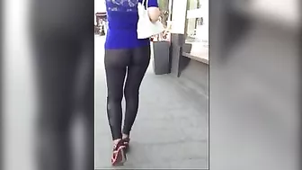Incredible Tight-Ass Yoga-Pants-Wearing Girl's Candid Video