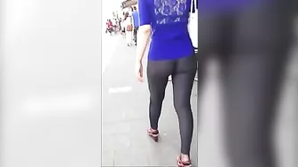 Incredible Tight-Ass Yoga-Pants-Wearing Girl's Candid Video