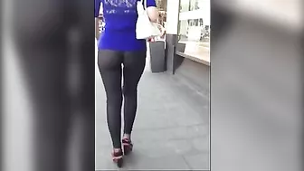 Incredible Tight-Ass Yoga-Pants-Wearing Girl's Candid Video