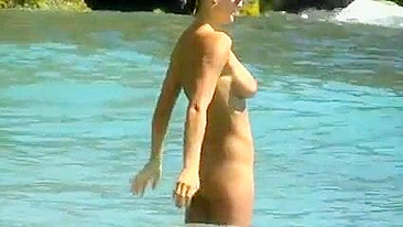 Huge Tits on the Beach of a Beautiful Girl Filmed Voyeur