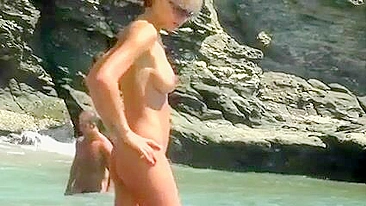 Huge Tits on the Beach of a Beautiful Girl Filmed Voyeur