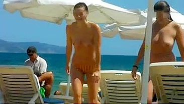 Sneaky Voyeur Films Topless Beach Babes' Private Moments