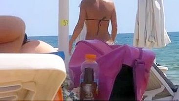 Sneaky Voyeur Films Topless Beach Babes' Private Moments