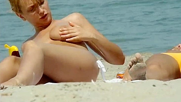 Beach Voyeur Babe Topless