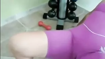 Woman Perfect Camel Toe in Tight Pants at the Public Gym