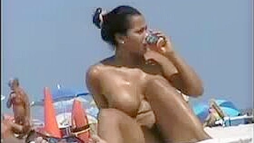 Beach Voyeur nudo Video