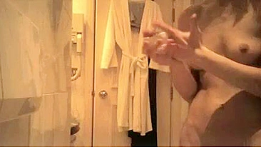 Secret Video op verborgen camera Gevangen Hot Girl Undressing