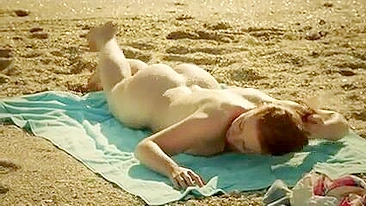 Beach Voyeur Chick Filmed Topless