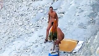 Amateur Nude Beach Video of Superbe Girl with Big Tits Topless